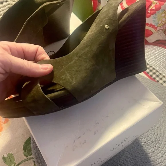 UGG GREEN SLINGBACK OPEN TOE SUEDE WEDGES - Picture 4 of 7